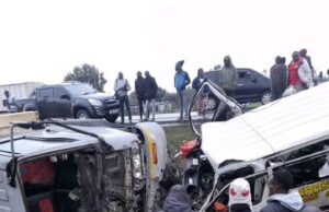 matatu imwe ukongana na iloli imwe kwa imwe leluni wa kuma Nakuru-Eldoret kiokoni kya umunthi.