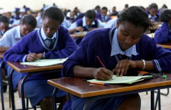 Amanyiuwa ma Form Four nthi nima nimambiisya mutiani woo kiokoni kya umunthi